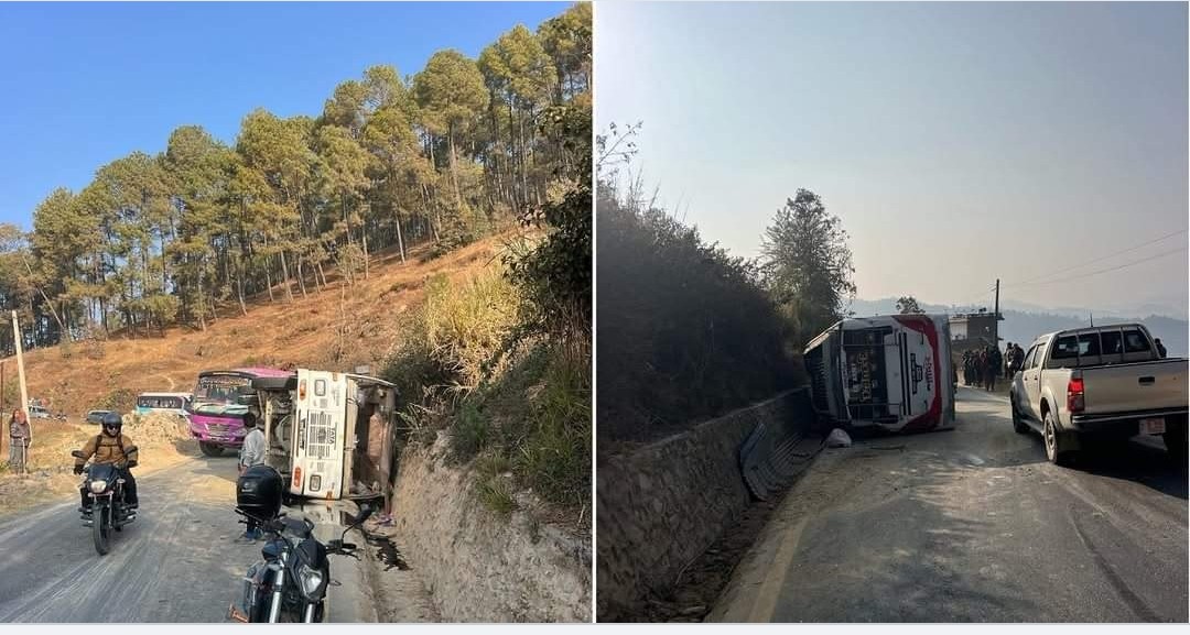 धुलिखेलमा बस पल्टियो, २४ जना घाइते