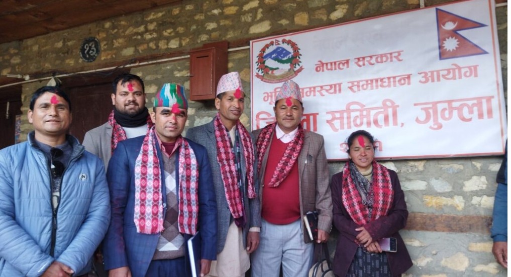 भूूमि आयोग जुम्लाका अध्यक्ष शाहिबाट सदस्यहरूलाई सपथ ग्रहण
