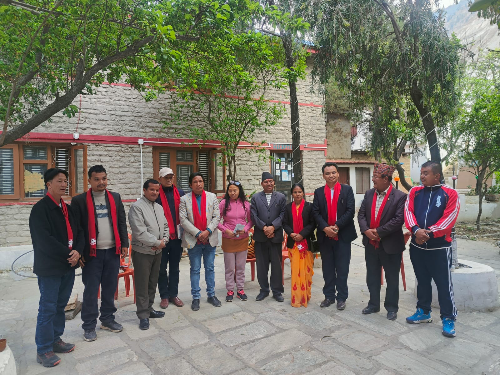 दुर्गम पालिकाबाट असल अभ्यास सिक्दै बुढानिलकण्ठ प्रमुख उपप्रमुख शिक्षा प्रमुख डोल्पा पुगे।