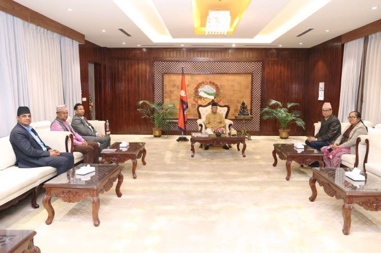 प्रधानमन्त्रीसँग शिक्षक महासङ्घका पदाधिकारीको छलफल