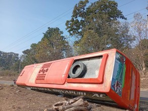 लम्कीचुहा नगरपालिका ३ गोराङ्गेमा बस दुर्घटना हुँदा चार जना घाइते भएका छन् ।