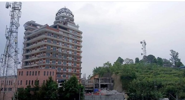 ६अर्बभन्दा बढीको लागतमा बन्दै पाँचतारे होटल बन्दीपुर हिल