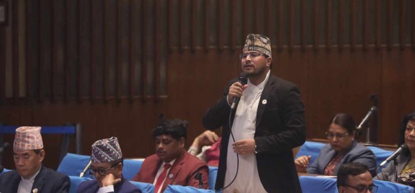 सांसद ज्ञानेन्द्र शाहीले रंगशालामा दर्शक दीर्घामा बस्ने व्यक्तिलाई कुट्ने व्यक्तिलाई कारबाही गर्न माग गरेका छन्।