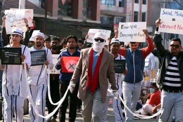 नेपालन्जमा नेविसंघद्वारा सामाजिक सञ्जाल विधेयकको विरोधमा प्रदर्शन