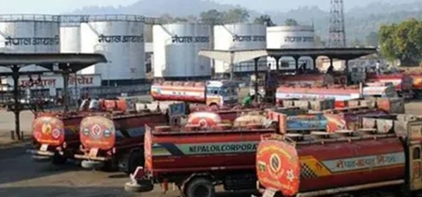 वीरगञ्ज नाकाबाट १ खर्ब २२ अर्बको पेट्रोलियम पदार्थ भित्रियो,