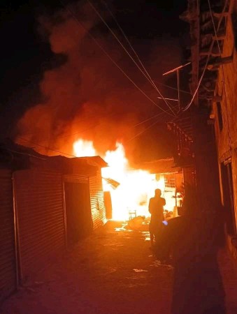अछामको जयगढ बजारमा भीषण आगलागी, ठूलो क्षति पुगेको अनुमान