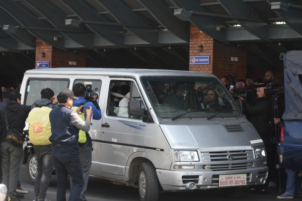 अमेरिकाबाट निकालिएका नेपालीहरूलाई बोकेर आएको विमान काठमाडौँ अवतरण भएको छ ।
