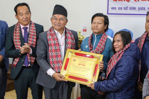ललितपुर महानगरपालिकाले ललितपुरका ए, बी, सी डिभिजन तथा विभिन्न मोफसल प्रतियोगिताका विजेता क्लबहरूलाई आज नगदसहित सम्मान गरेको छ।