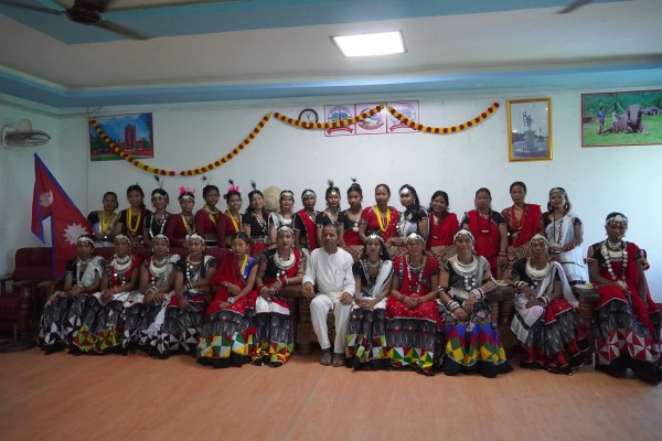 बर्षौदेखि गाउँघरमै सीमित अष्टिम्की चित्र बनाई अष्टिम्की पूजा गर्दै आएका थारु समुदायले यसपटक पहिलोपटक बाँसगढी नगरपालिकामा सामूहिक रूपमा अष्टिम्की टिकेर पूजा गरेका छन्।