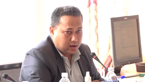 सांसद शिशिर खनालले आफूले कमान्ड गरेको नेपाल प्रहरीको सुरक्षा गर्न नसकेको भन्दै गृहमन्त्री रमेश लेखकमाथि प्रश्न तेर्स्याएका छन् ।