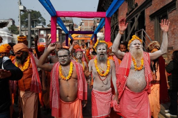 शिवरात्री मनाउन पशुपतिनाथ आइपुगे नागा बाबाहरू