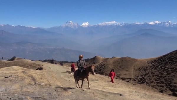 दोलखाको सैलुङ क्षेत्रमा पर्यटकीय गतिविधि बढेको छ ।