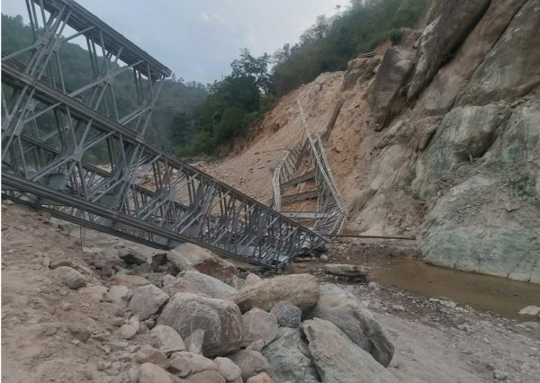 पाँचथरमा बेलिब्रिज भत्किँदा ३ जनाको मृत्यु भएको छ,