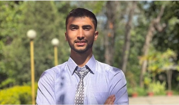 फर्किए सुटकेस र पासपोर्ट, फर्किएनन् विपिन :