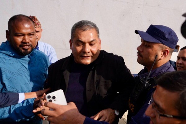 भागेर धर्मगुरू पुस्कर खतिवडाको घर पुगेका थिए दुर्गा प्रसाईं,