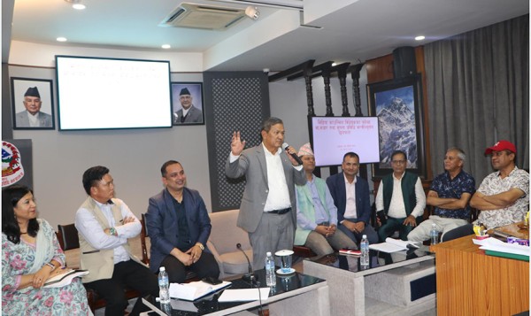 ‘मिडिया काउन्सिल विधेयक संवेदनशील ढंगले अघि बढाइने’ : सञ्चारमन्त्री गुरुङ