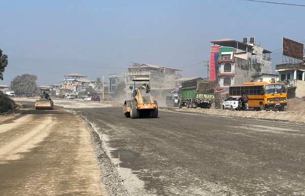 ठेकेदारलाई कारबाही गर्ने चेतावनीपछि नारायणघाट-बुटवल सडक विस्तारले बल्ल गति लिन थाल्यो