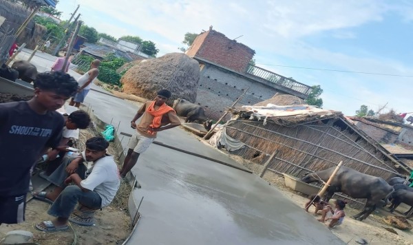 सिरहाको भुस्कुलिया टोलमा पक्की सडक बनेपछि दशकौँको ‘हिलो–धुलो’को पीडा अन्त्य, बस्तीमा खुसी र आशाको लहर