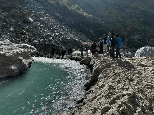 प्राकृतिक स्रोतमाथिको द्वन्द्व
