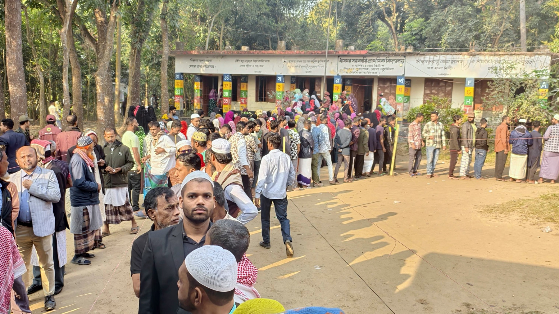 बंगलादेशको चुनावमा मतदान सुरु, प्रधानमन्त्री पदका लागि तारिक, शफिकुर र नाहिदबीच कडा प्रतिस्पर्धा