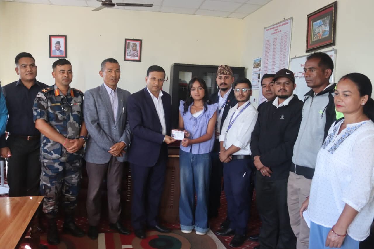 जाजरकोटमा अनलाइन प्रणालीमार्फत नागरिकता सिफारिसको सुरुवात, जिल्लाकी देनिशा सिंह पहिलो लाभग्राही