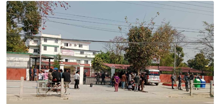 करार कर्मचारीलाई स्थायी बनाउन खोजिएको भन्दै विरोध प्रदर्शन