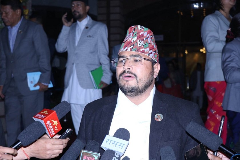 ज्ञानेन्द्र शाहीको आरोप : प्रधानमन्त्री ओलीको निर्देशनमा आदित्यनाथको फोटो राख्न लगाइयो