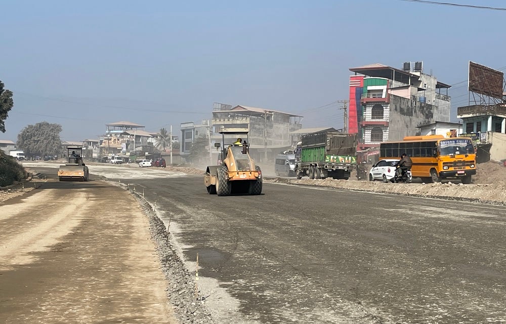 ठेकेदारलाई कारबाही गर्ने चेतावनीपछि नारायणघाट-बुटवल सडक विस्तारले बल्ल गति लिन थाल्यो